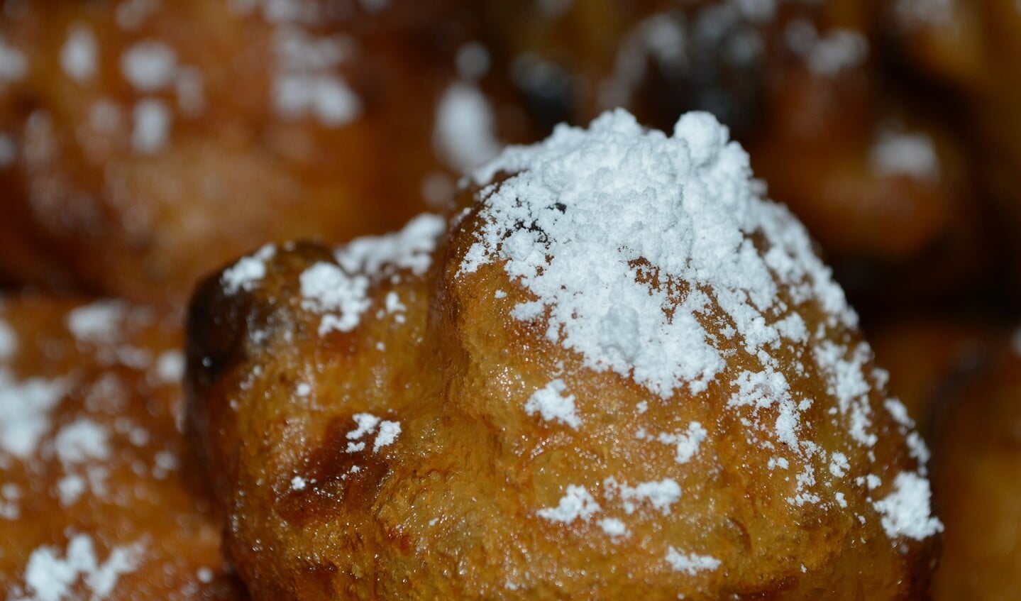 Maandag zijn de oliebollen voor het goede doel te koop bij de Kruiskerk.