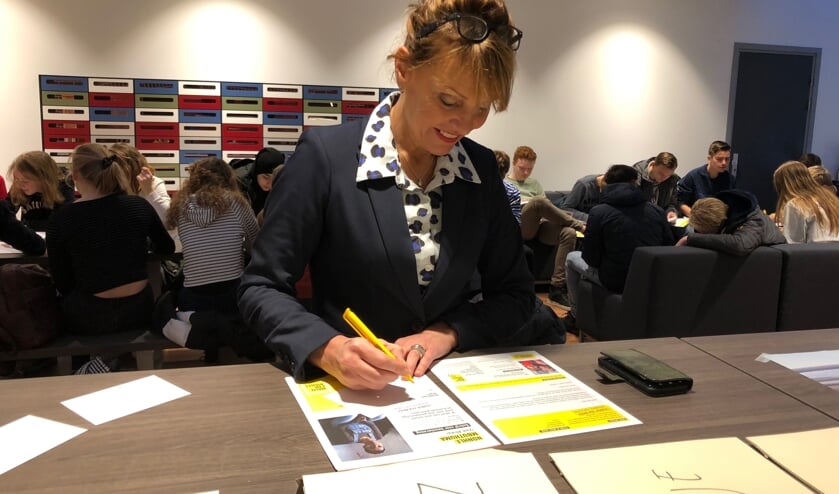 Rector Angela Koot schreef ook mee.