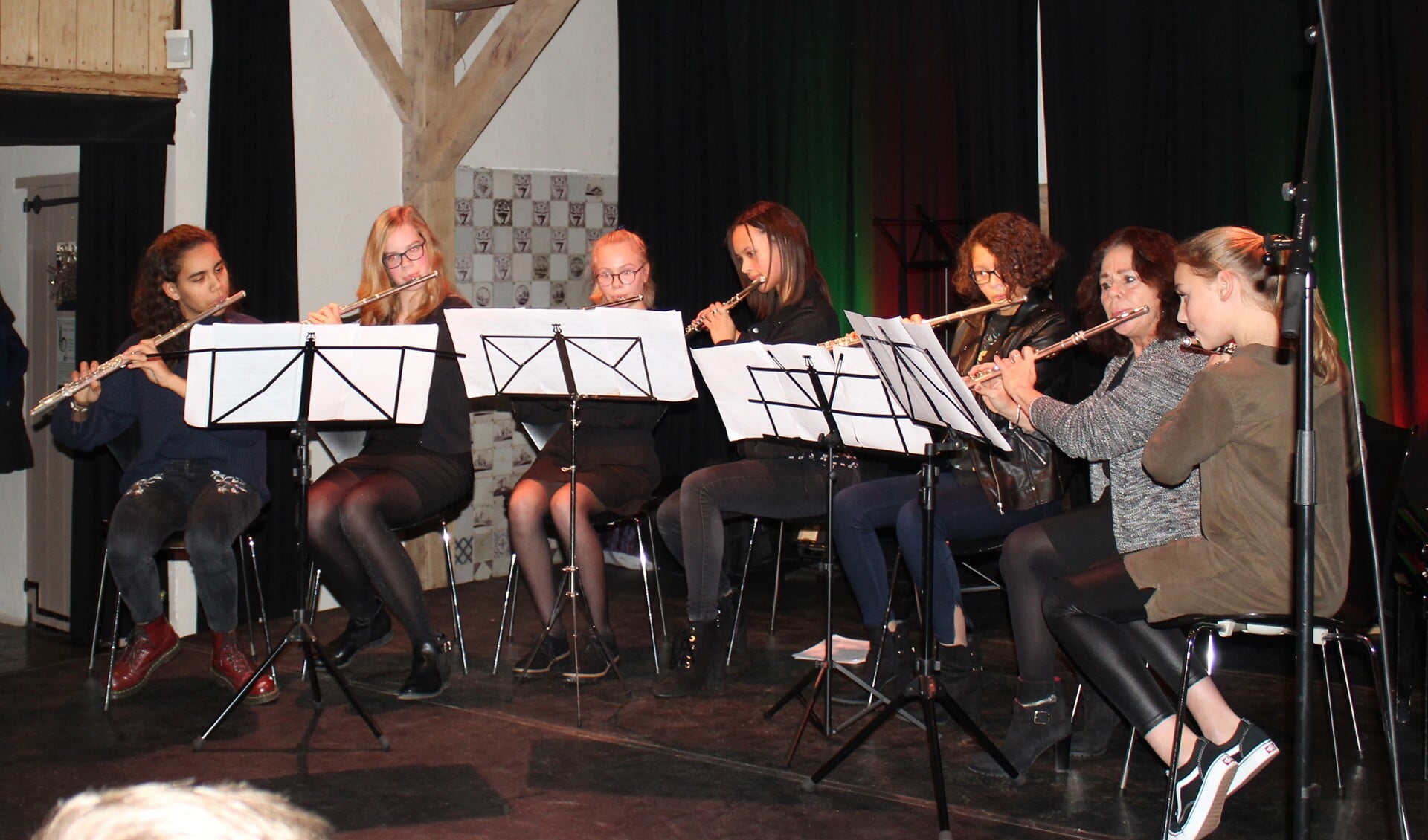Dwarsfluit ensemble 'Sound of Silver' tijdens de Advent- en Kerstuitvoering in De Boerderij.