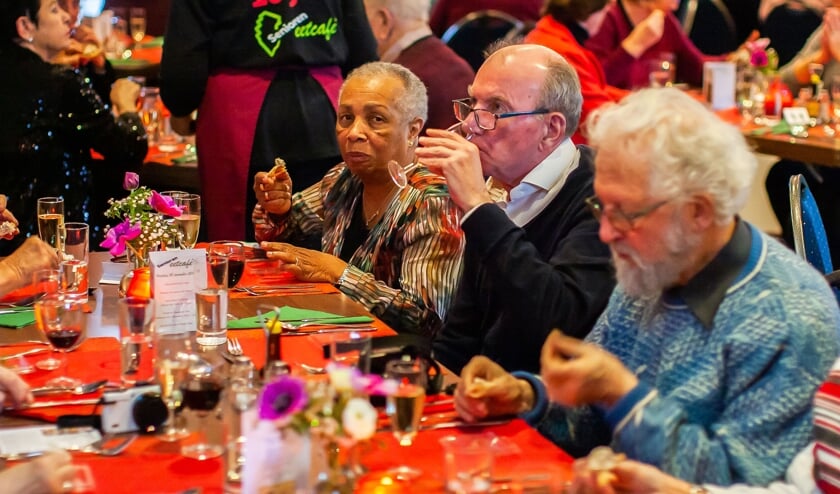 Het maandelijkse senioren eetcafé is standaard volgeboekt.