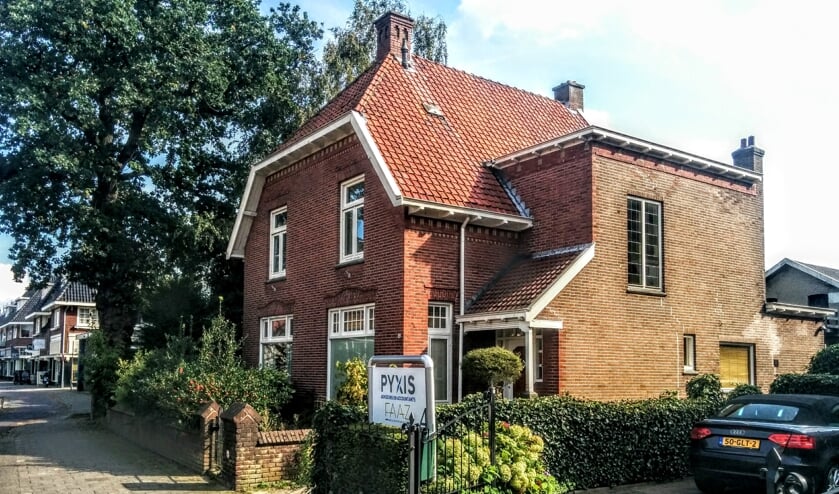 De ondertussen gesloopte villa aan de Huizerweg, waar nu gebouwd gaat worden.
