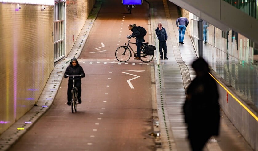 De stationstunnel. De mensen op de foto komen niet in het verhaal voor.