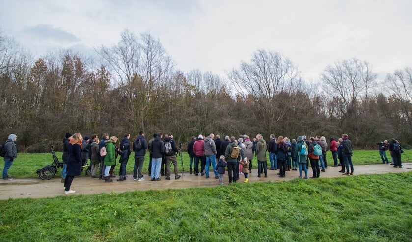 Op zoek naar vogels in het Diemerbos.