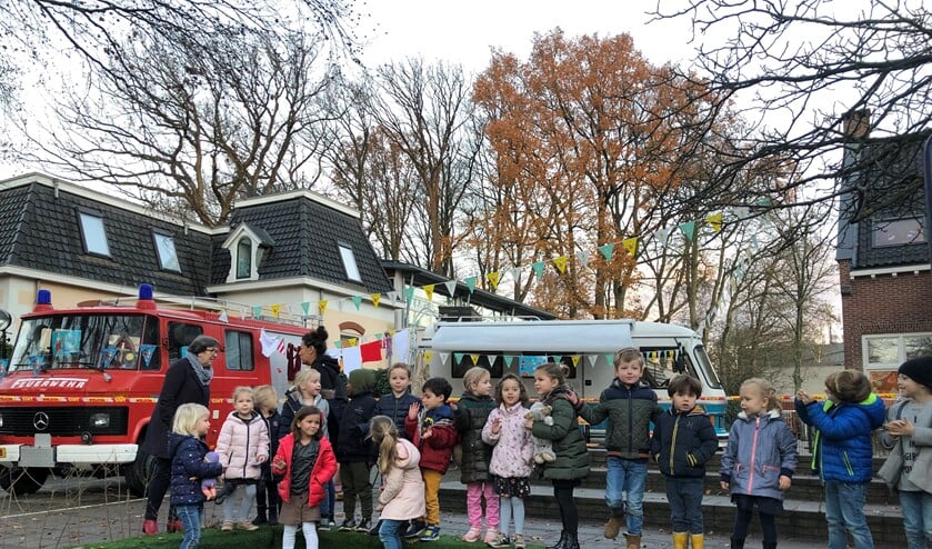 Zingen om Sinterklaas te wekken.