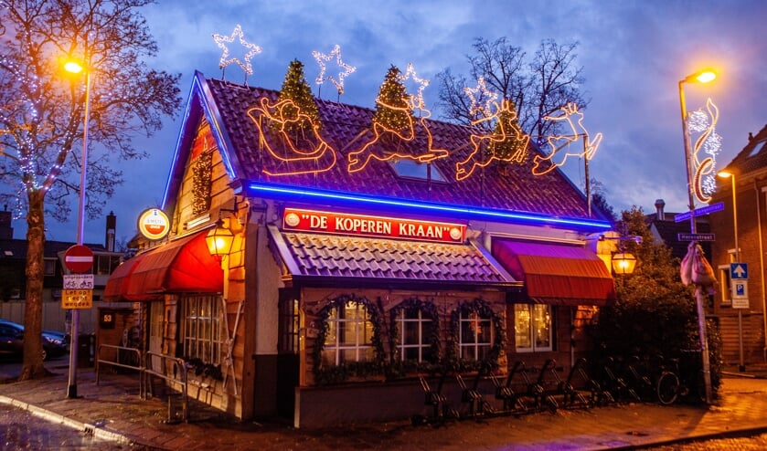 Café De Koperen Kraan is in kerstsfeer.