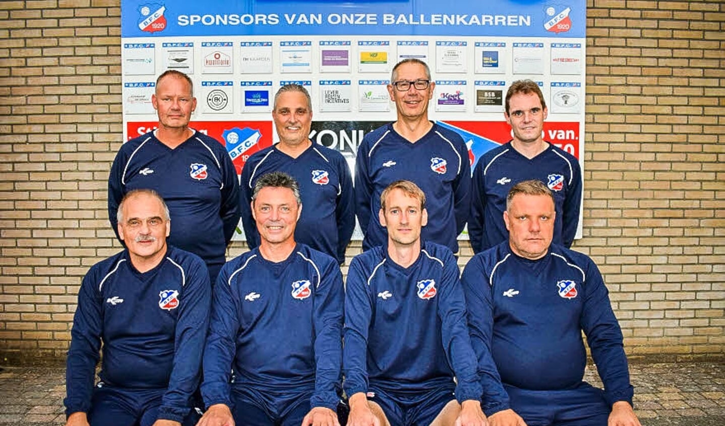 Karel Knaap (onderaan, tweede links) gaat na één jaar BFC al weer weg. 