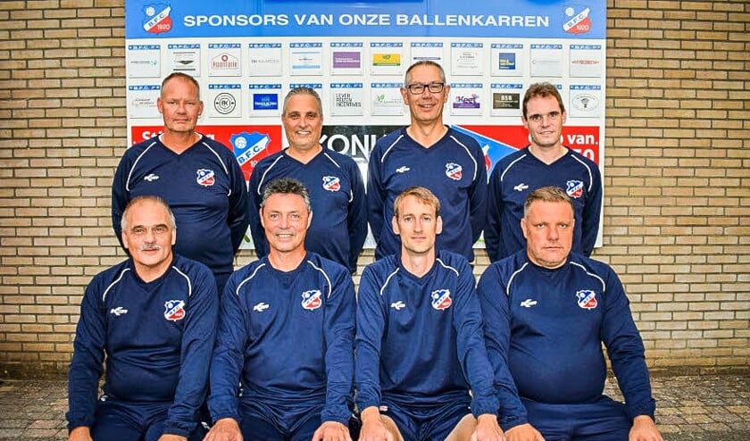 Karel Knaap (onderaan, tweede links) gaat na één jaar BFC al weer weg.