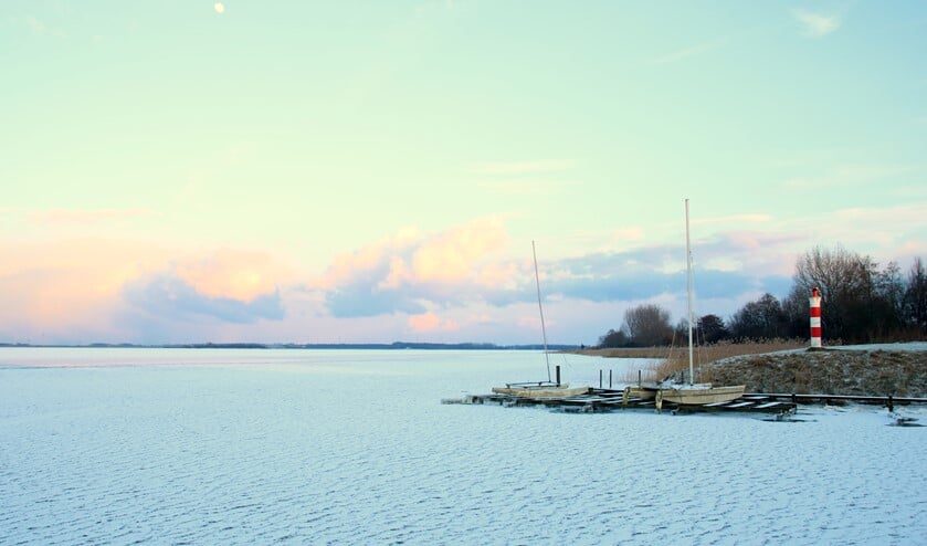 Het Gooimeer net na een sneeuwbui.