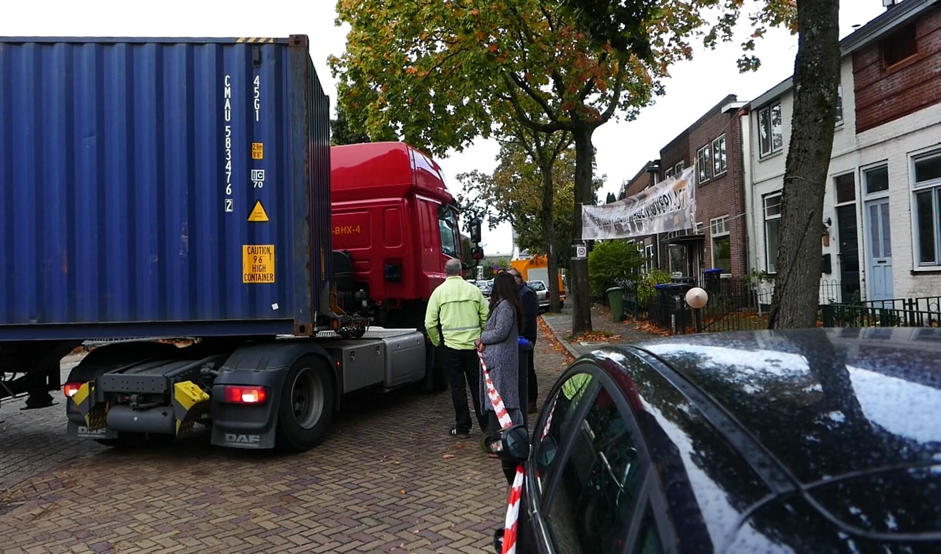 Bewoners toonden eerder hun ongenoegen over de vrachtwagens in de Liebergerweg. 