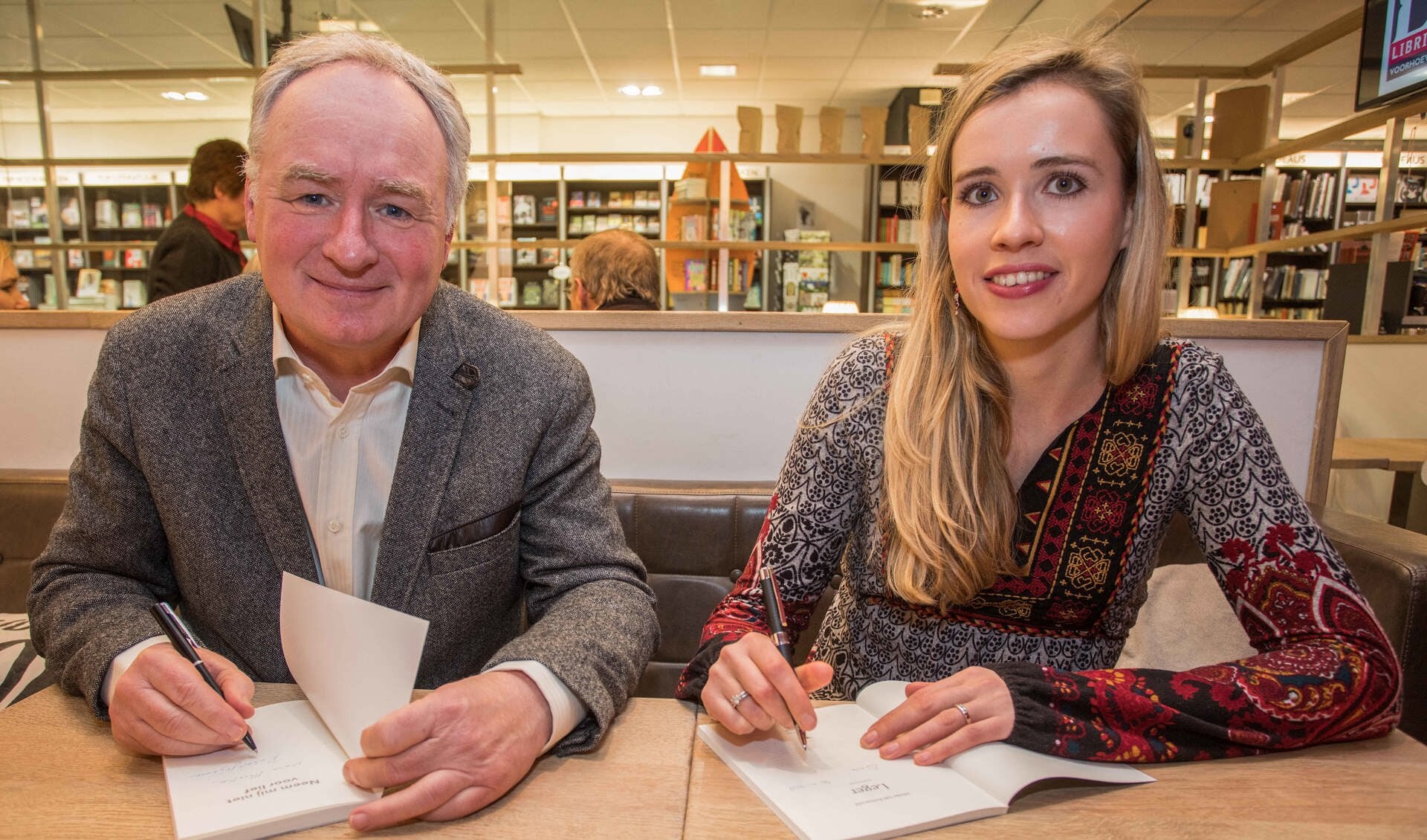 Dinsdag hielden Robert Grijsen en Mieke van Zonneveld in Voorhoeve een signeersessie.