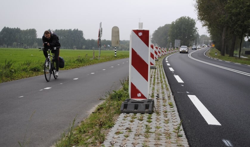 Door weer en wind langs de N236 naar Amsterdam.