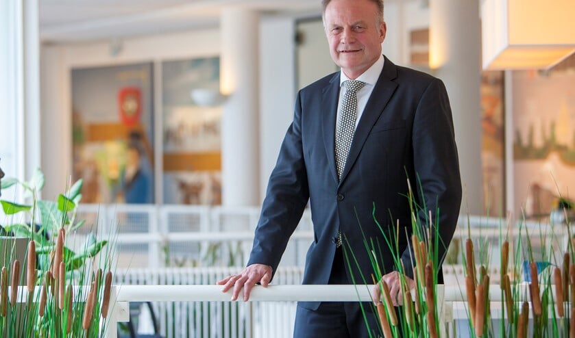 Sicko Heldoorn in het gemeentehuis van Huizen, waar hij ook waarnemend burgemeester was tot november 2019.