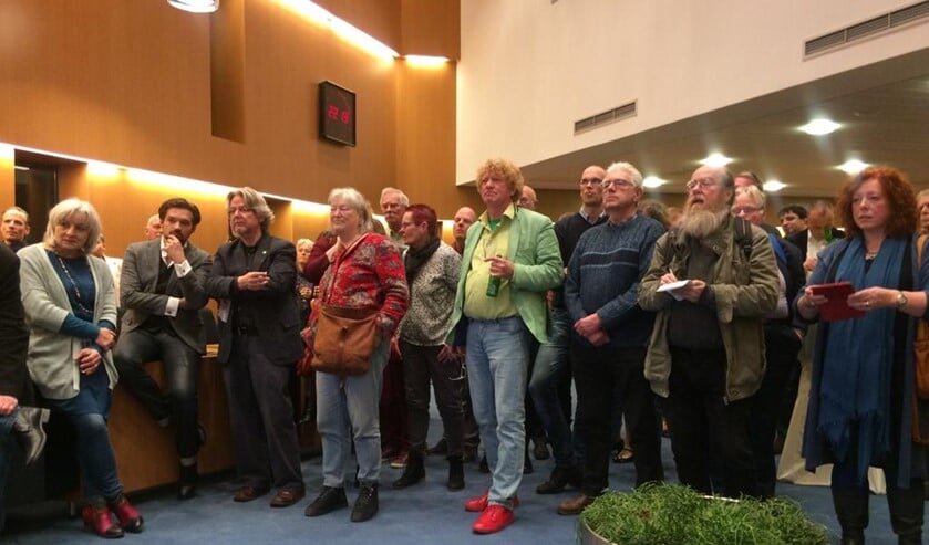 Wachten op de uitslag van verkiezingen.