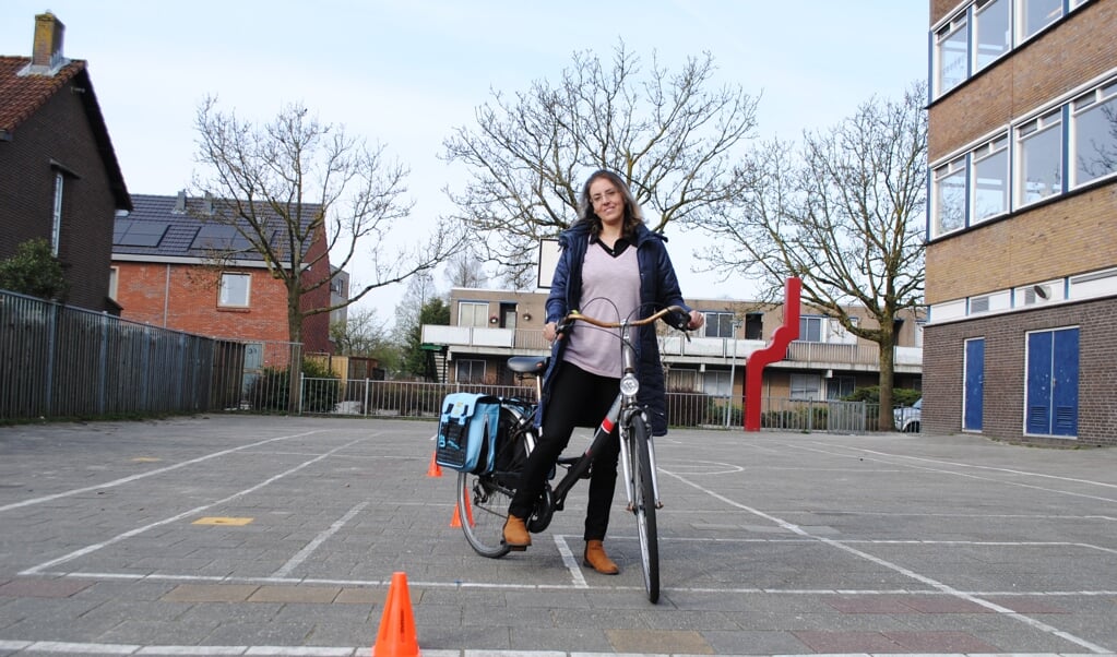 Fietsen vergroot je zelfstandigheid, waardoor je sneller integreert, zegt Latifa Makhlouf.