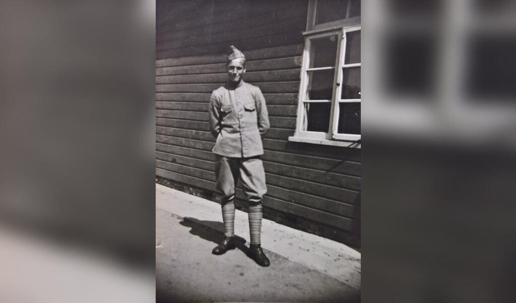 Appie Bakker in het voorjaar van 1940 als gemobiliseerde militair gelegerd te Nederhorst den Berg.