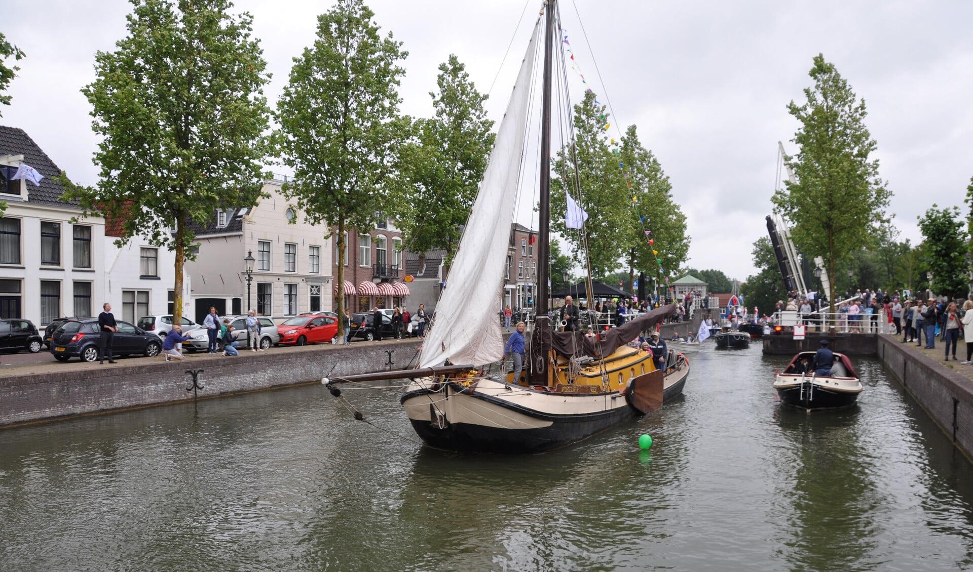 De botenparade tijdens Weesp Gastvrij in 2017.