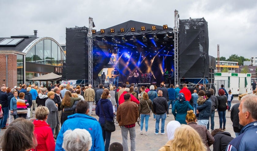 Foto van de editie van vorig jaar met een podium op het nieuwe Marktplein.