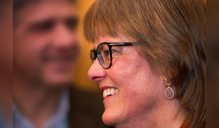 Karin Walters van Hart voor Hilversum zet Wimar Jaeger van D66 voorlopig in de wachtkamer.