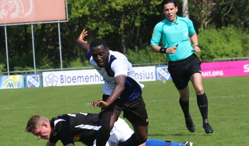 Struikelen over de bal.