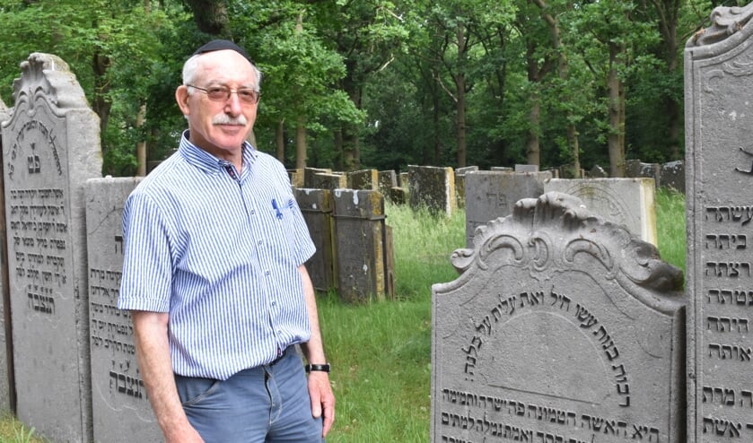 <p>Harry Mock is één van de rondleiders.</p>