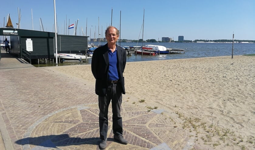 Jur Jonges toont het uitzicht vanuit Muiderberg.