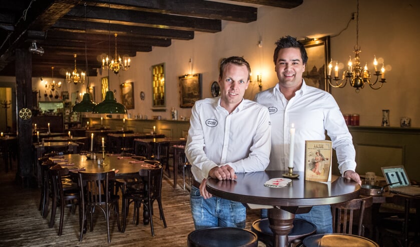 Gijs Numan (links) vertrekt naar Brasserie Paardenburg.