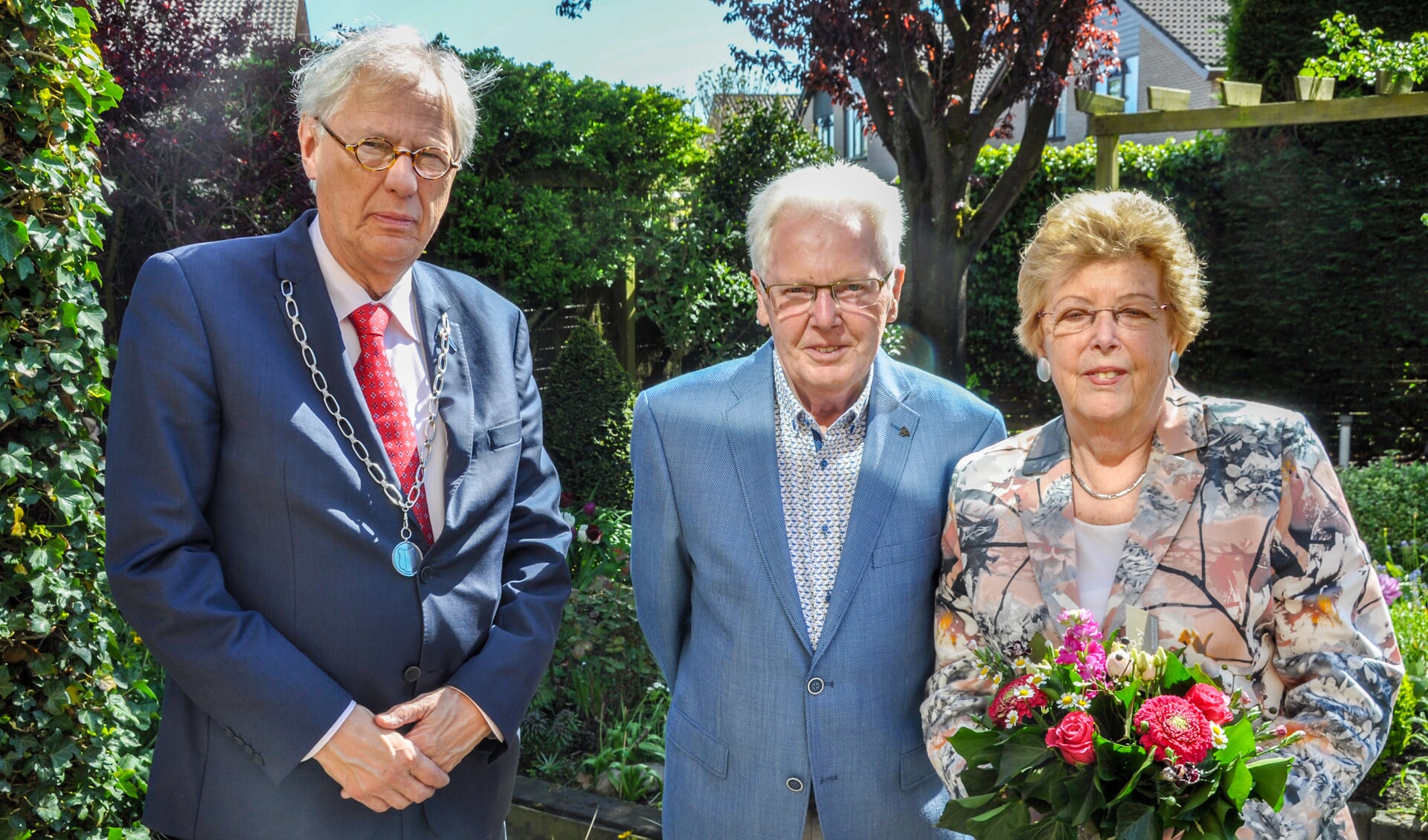 Burgemeester Bochove kwam het echtpaar Wiltenburg vast feliciteren.
