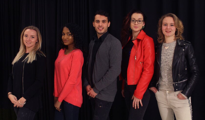Vanaf links: Naomi, Chantay, Antonio uit Weesp, Gabriëlle en Annelotte van 5th Events.