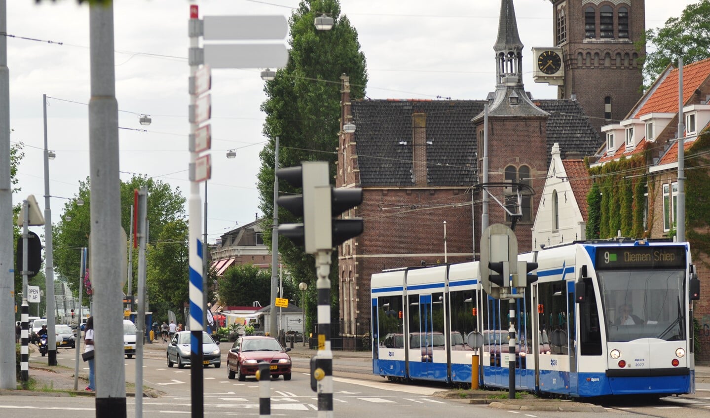 Van een bewoner van de Hartveldseweg mag de Johan Cruijff Entrada best mogen worden doorgerokken naar Diemen.