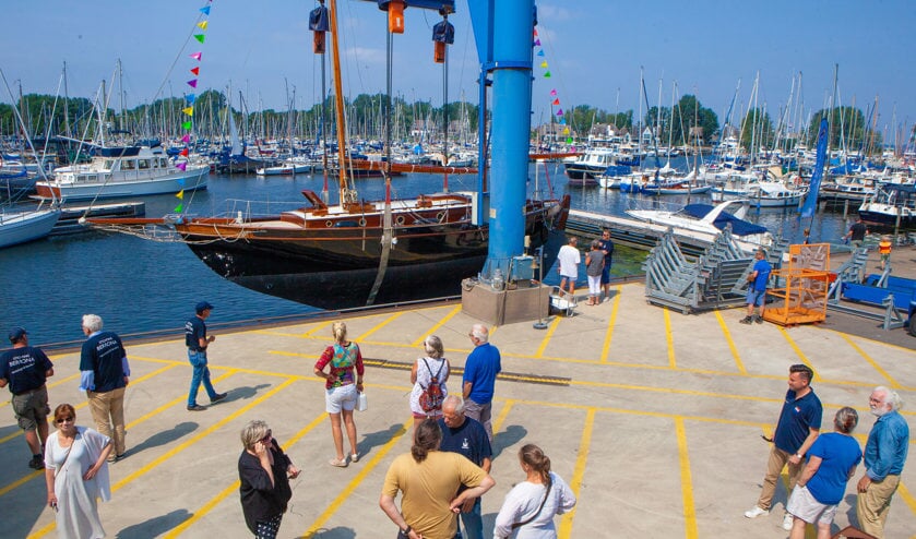 Tewaterlating van zeilschip Berrona.
