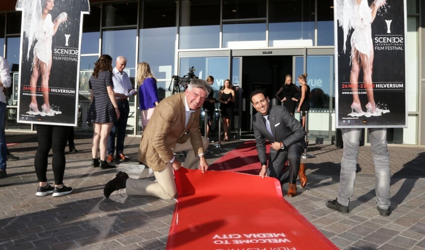 Wethouder Wimar Jaeger en festivaldirecteur Arya Tariverdi legden vorig jaar het laatste stukje van de rode loper.