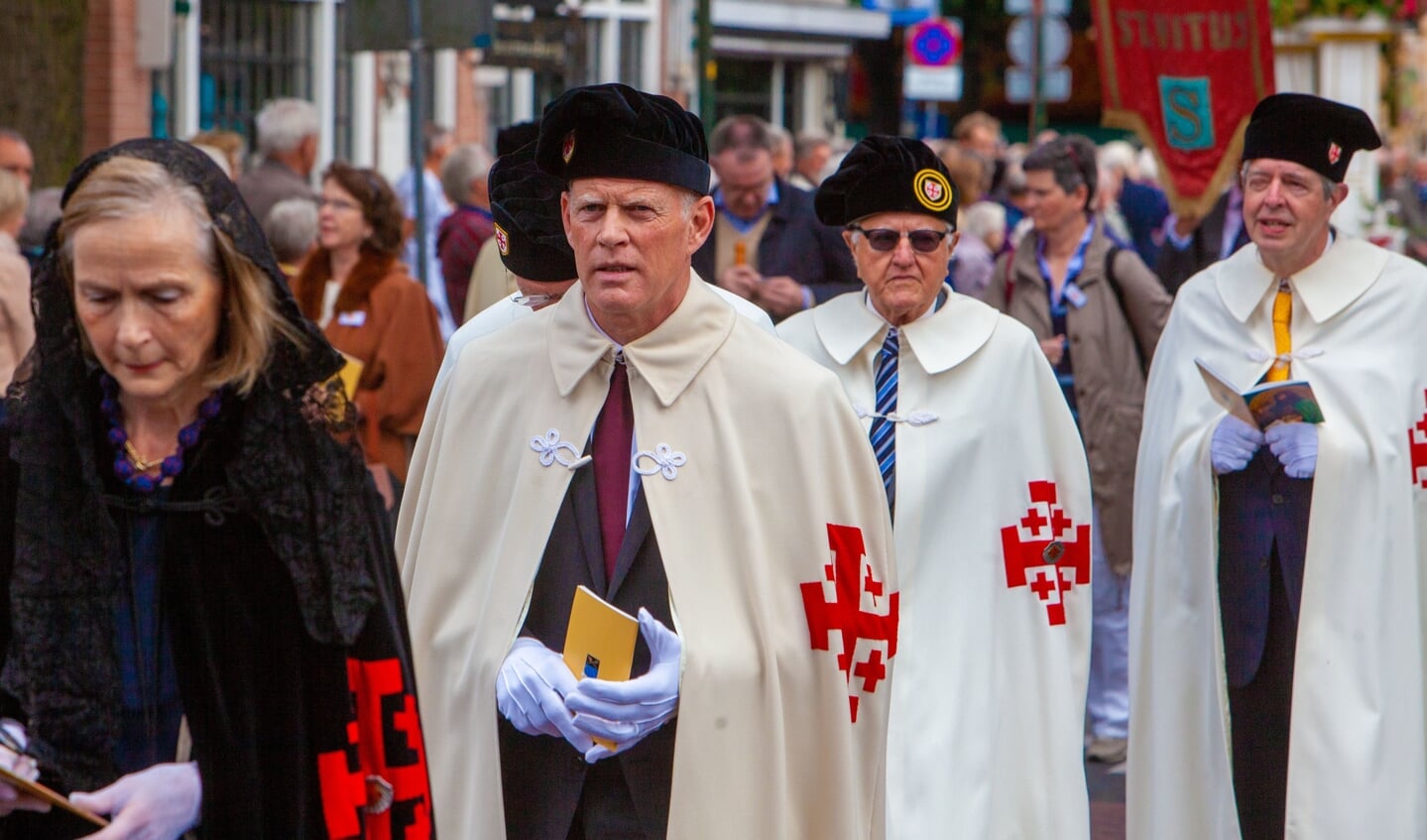 De Sint Jans processie wordt dit jaar met nieuw elan gehouden.