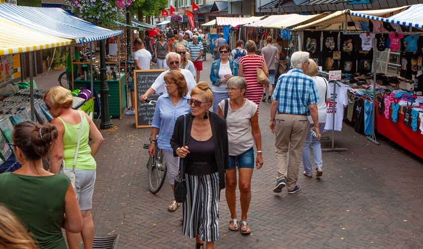 <p>Er is ook eindelijk weer een braderie in het Hart van Huizen.</p>