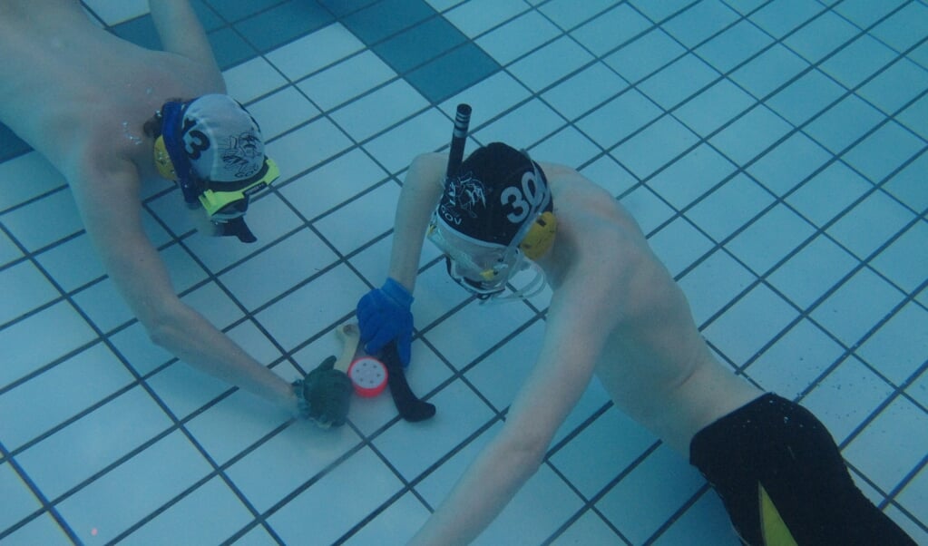 Wedstrijd onderwaterhockey van Gooise Onderwatersport Vereniging.