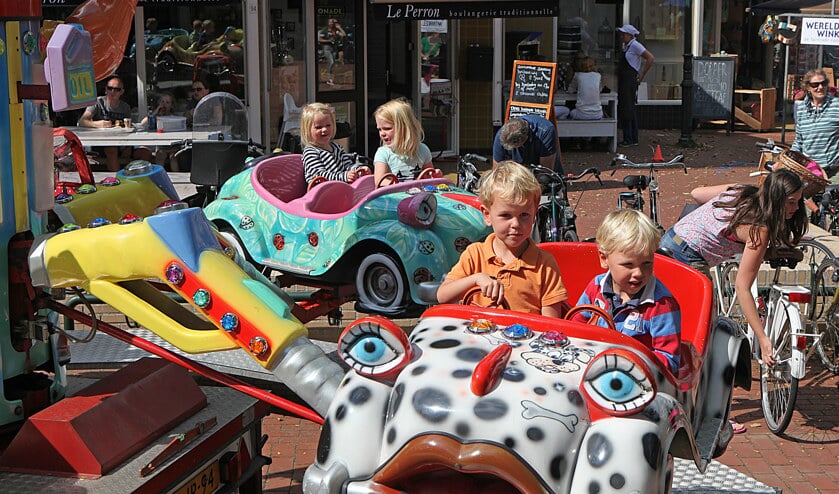 Het kan klein zijn, zoals een draaimolen, maar ook een groter evenement. Er moet meer reuring komen in de centra van de gemeente.
