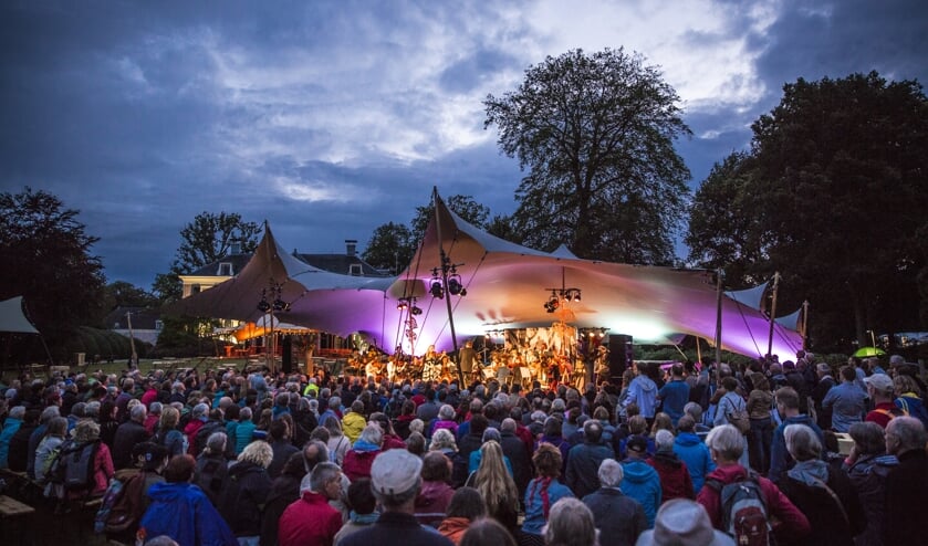 Het festivalterrein is ieder jaar weer mooi aangekleed.