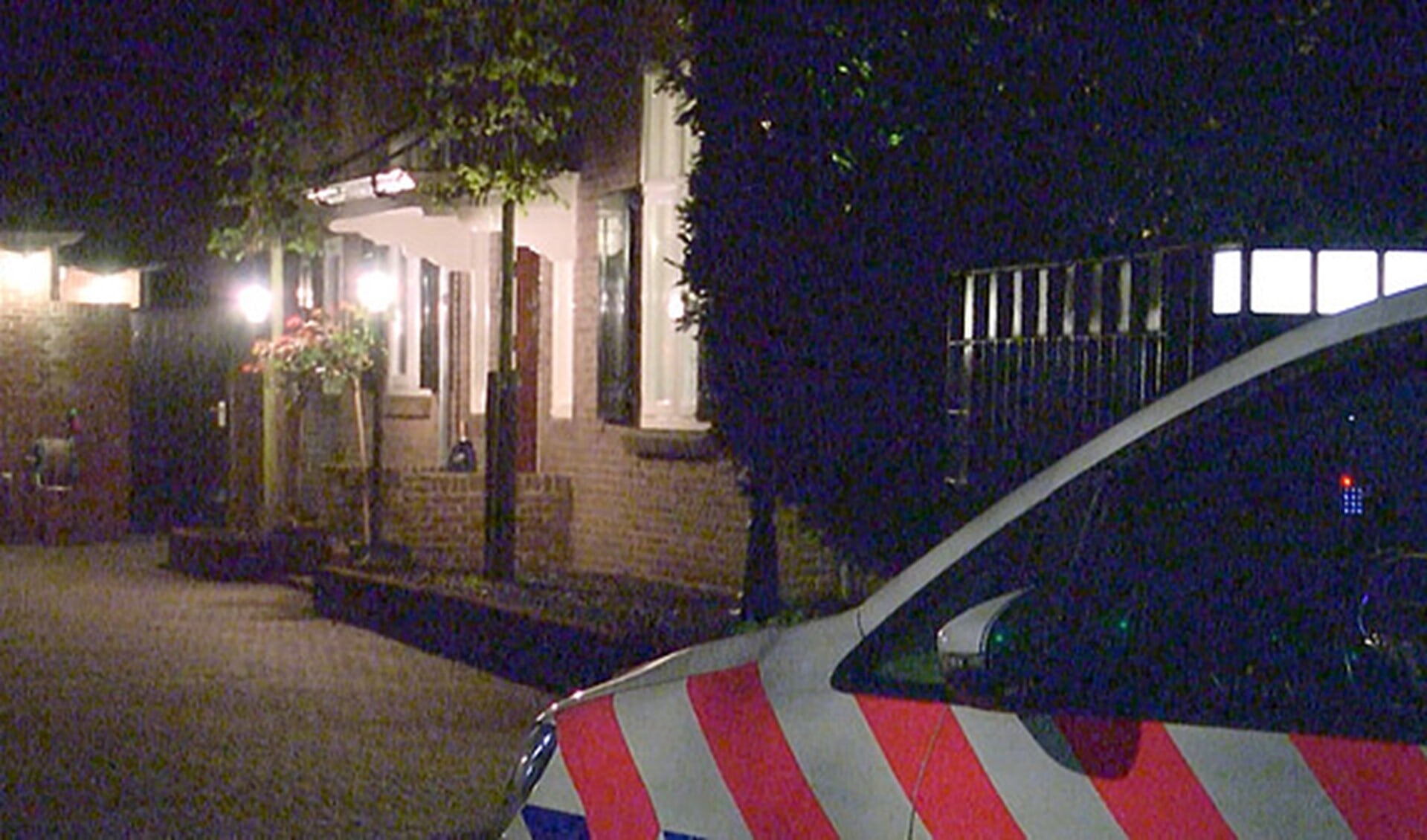 De politie bij de overval aan de St. Janstraat in Laren.