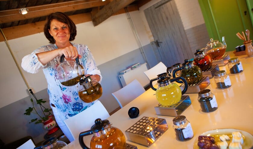 Ariadne Vogel geeft theeworkshops en heeft haar eigen theeproeverij.