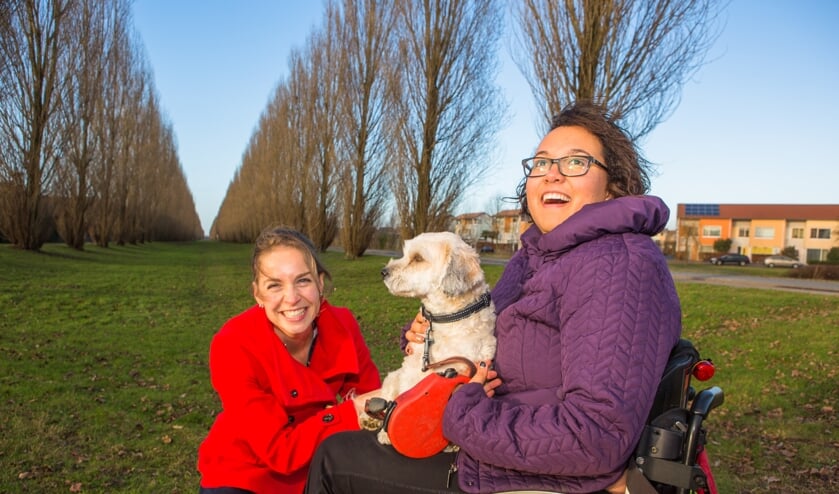 Nadine van Handjehelpen en Janine halen graag samen een frisse neus.
