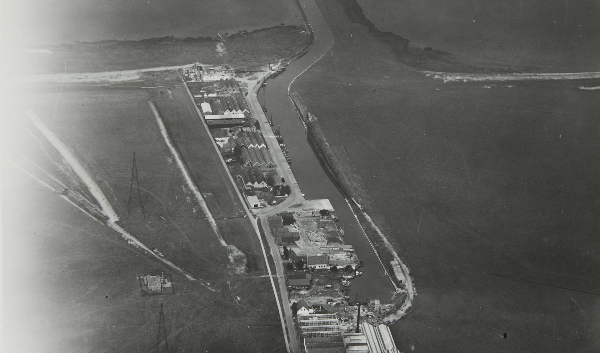 De haven van Huizen rond 1920.