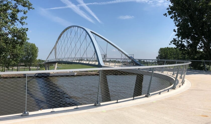 De fraaie fietsbrug bij Nigtevecht.