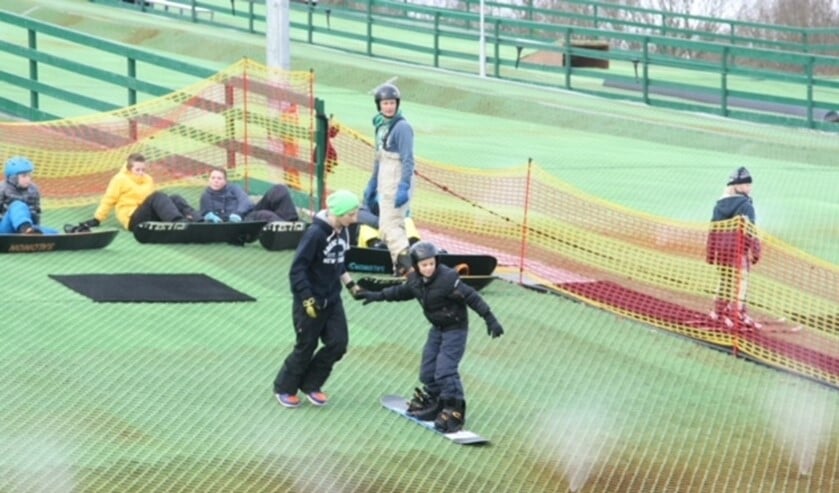 Een proefles snowboarden.