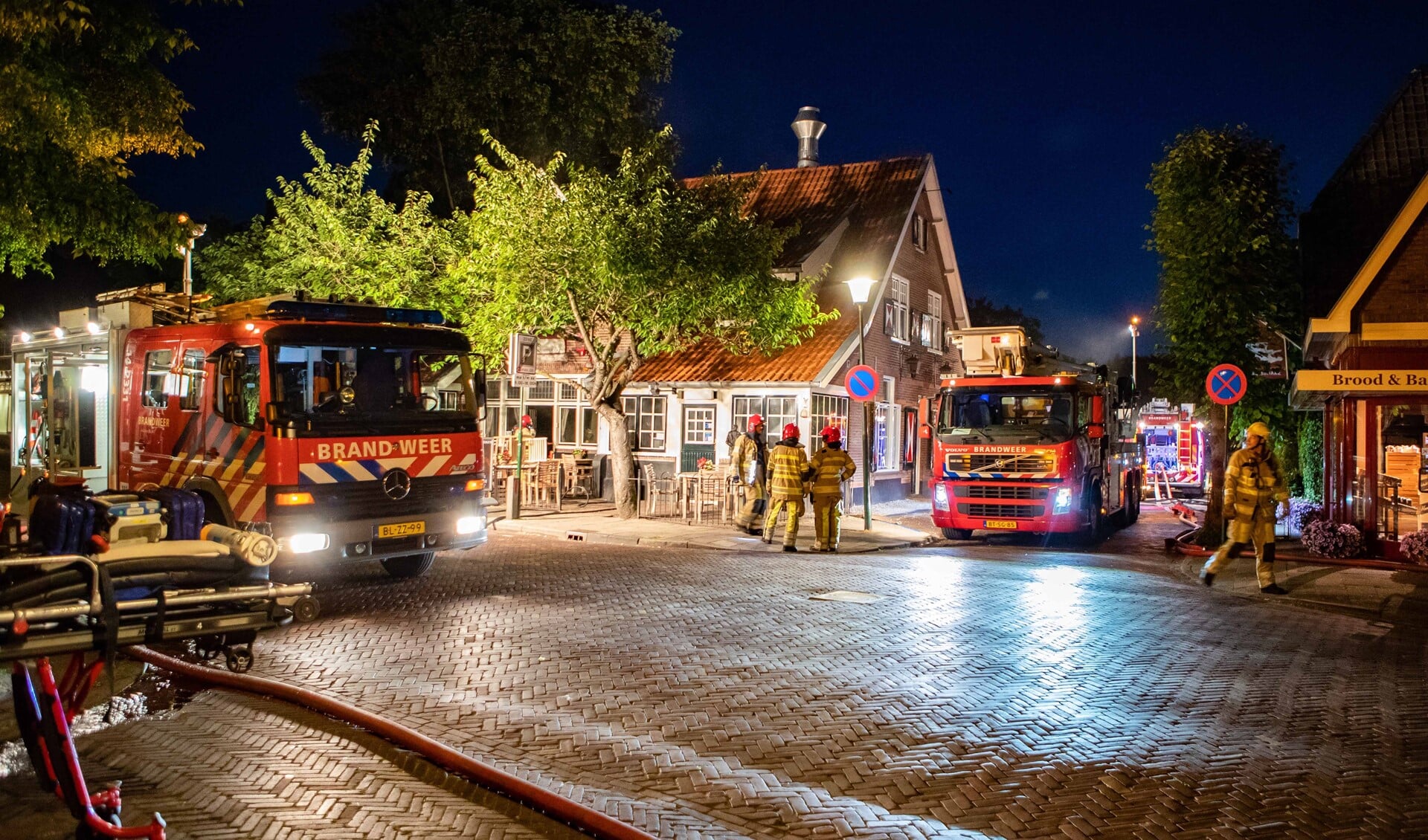 Door de brand op 1 juli jongstleden blijft de deur van Moeke Spijkstra komende kermis gesloten.