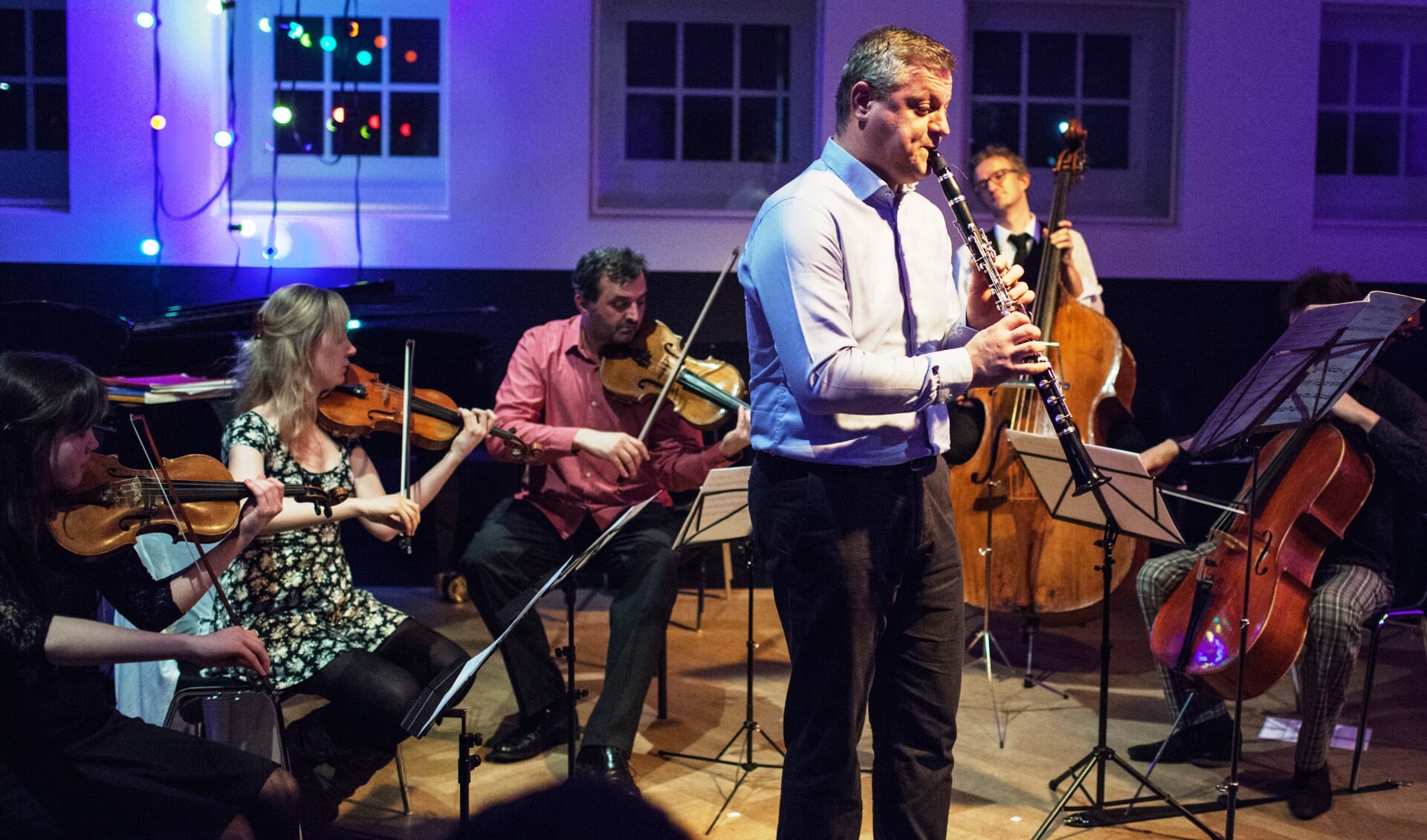 Leden van het Radio Filharmonisch Orkest en getalenteerde amateurs uit Hilversum hebben zondag een muzikale sessie in het MCO. 