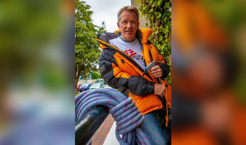 Wilco Dekker beklimt de hoogste berg ter wereld voor Artsen zonder Grenzen.