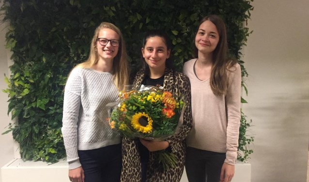Roos Bakker, Yeraz Ayana en Irene Smis van de jongerenraad Diemen.