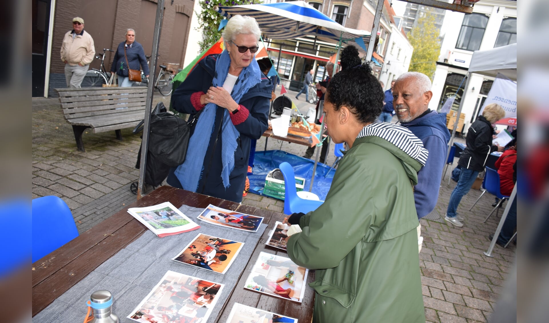 Ook afgelopen zaterdag werden tijdens de 'Weesp doet Goed'-dag Weesper Maatjes geworven op het plein bij Blokker.