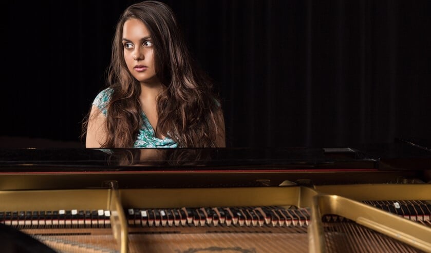 De begenadigde vocaliste Joëlle Goercharn is terug uit Amerika en is een van de gasten van het eerste Kunstcafé van dit seizoen.