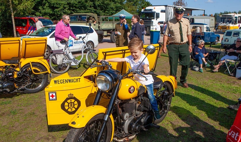 Niets mooiers dan zelf even op zo'n motor zitten.
