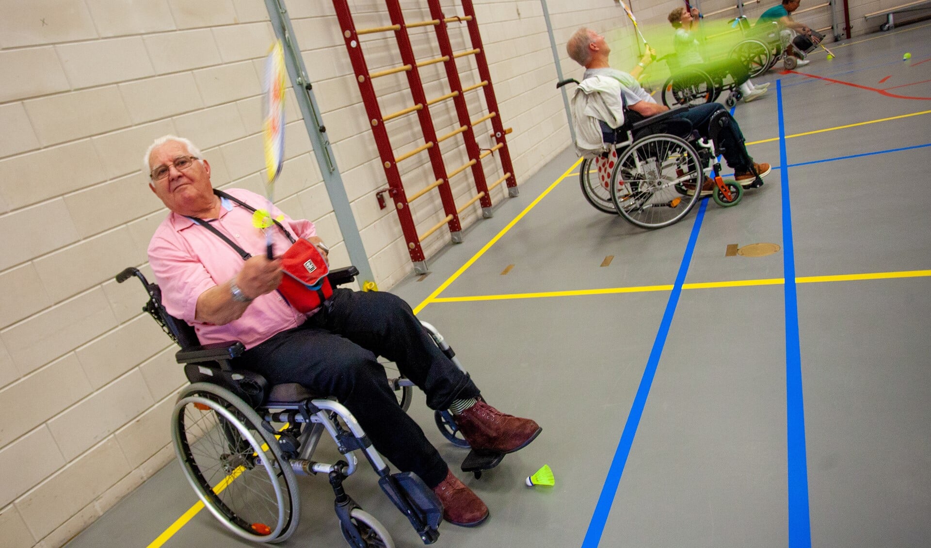 Vandaag speelde de rolstoelbadmintongroep voor het eerst in De Baat.